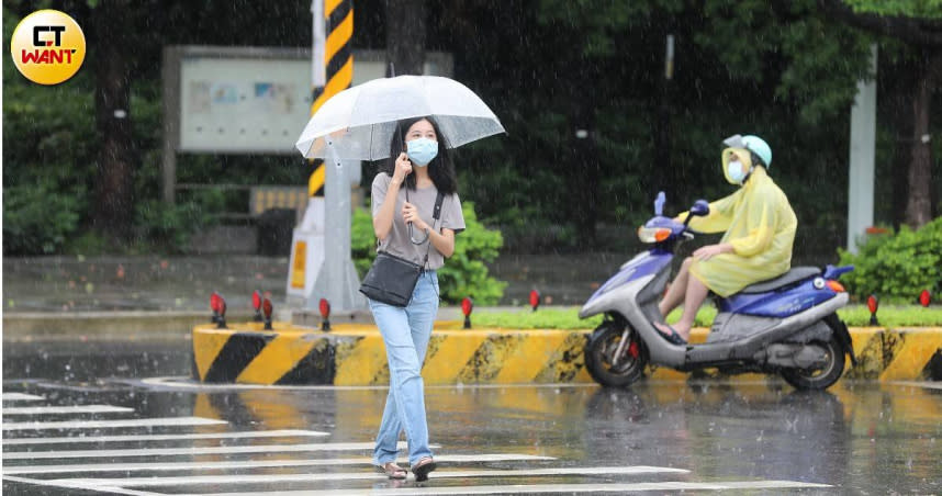 期盼鋒面帶來豐沛降雨，幫助全台水庫缺水現象有所緩解。（圖／張文玠攝）