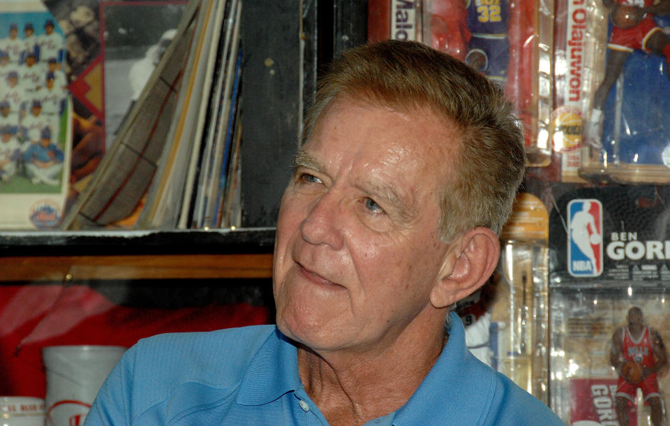 Tim McCarver, two-time World Series champion and TV broadcaster, dies at 81