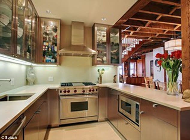 If Katy's feeling domestic, this kitchen is decked out with chef-worthy, top-of-the-line appliances.