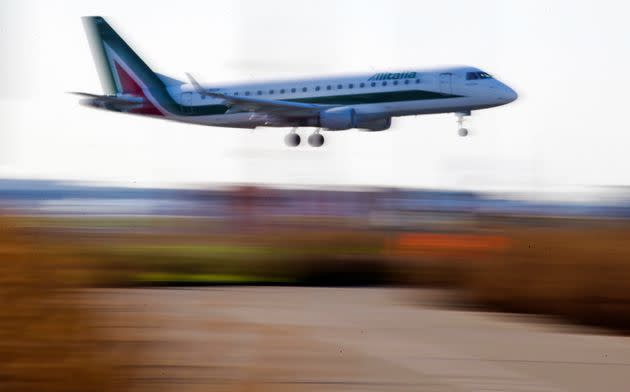 An Alitalia passenger aircraft prepares to land at Fiumicino International airport in Rome, Italy January 13, 2018. REUTERS/Max Rossi (Photo: Max Rossi via Reuters)