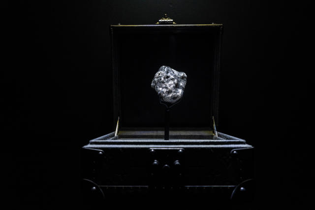 Louis Vuitton 549-Carat Diamond Details