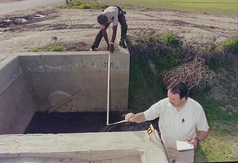 Tulare County Sheriff deputies investigate March 5, 1994 near the intersection of Road 96 and Avenue 96 where the body of Angelica Ramirez was found. She was taken from a swap meet in Visalia two days earlier. 