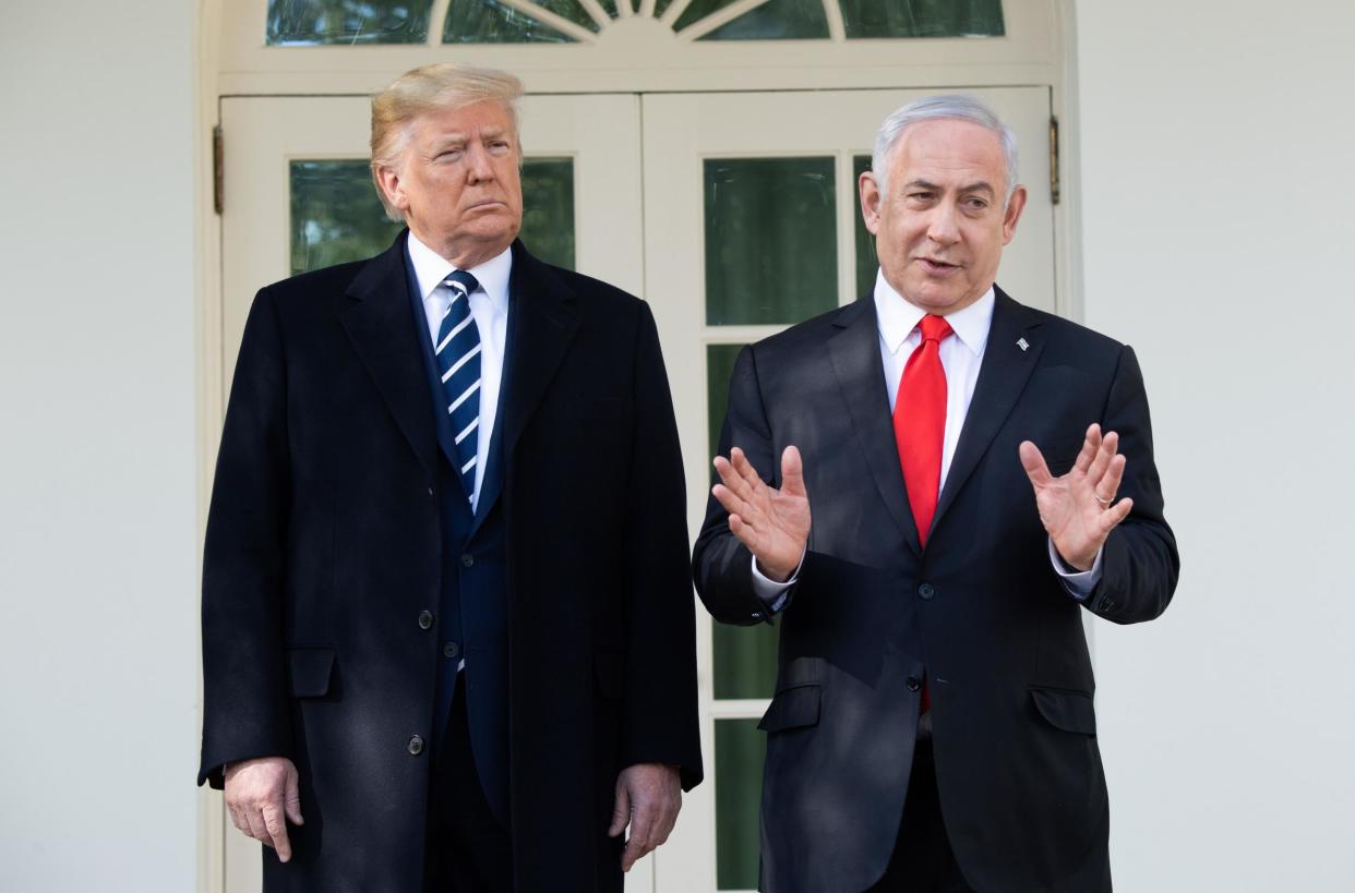 US President Donald Trump and Israeli Prime Minister Benjamin Netanyahu (R) speak to the press at the White House: SAUL LOEB/AFP via Getty Images