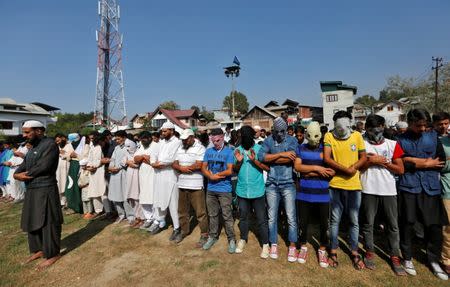 Kashmiri Muslims offer funeral prayers in absentia in Srinagar September 30, 2016 for two Pakistani soldiers who were killed in cross-border fire with Indian soldiers early on Thursday in the disputed region of Kashmir. REUTERS/Danish Ismail