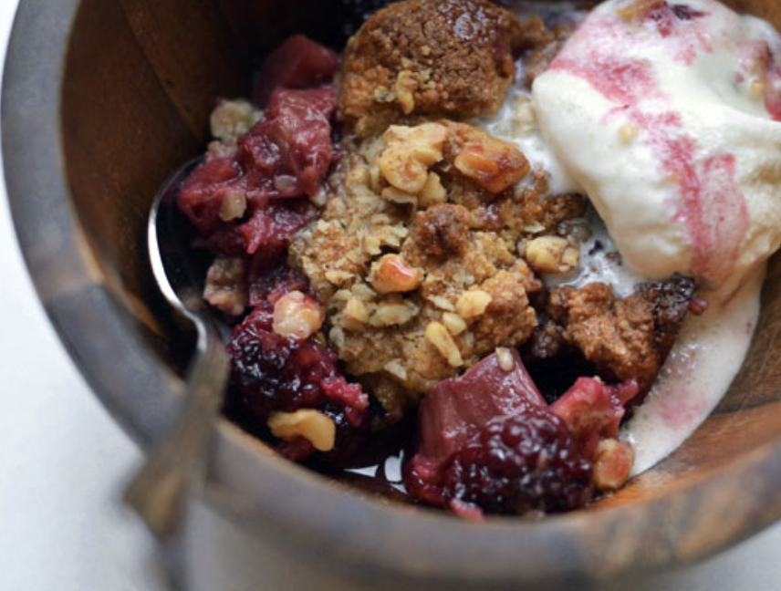 Throw in two tart fruits together, and you have this masterpiece.Recipe: Blackberry Rhubarb Crumble