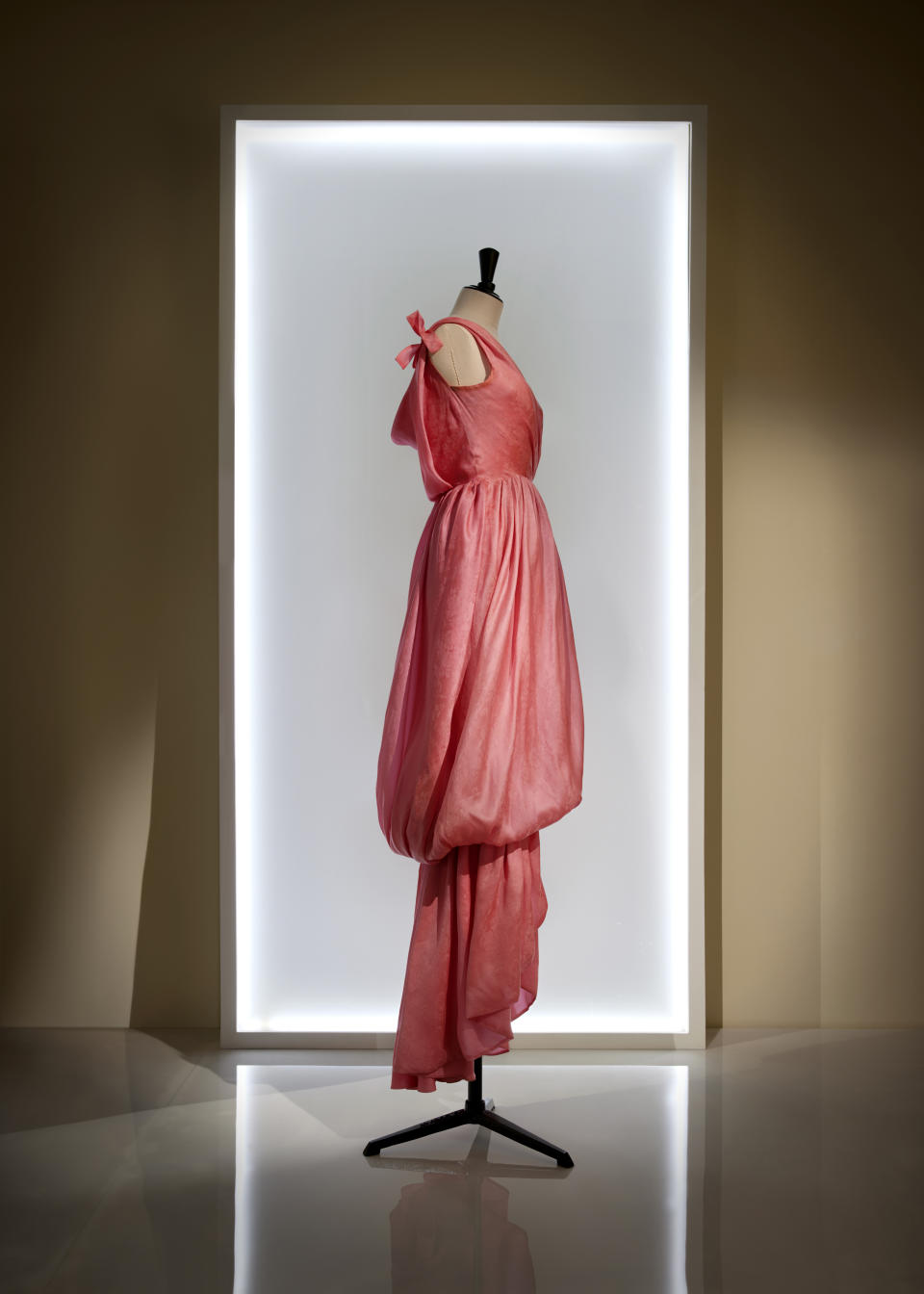 SCAD Atlanta – Winter 2024 – Exhibitions – ”Cristóbal Balenciaga: Master of Tailoring” – Curators: Raf Gomes, Gaspard de Masse, Gael Mamine – Teaser Documentation – SCAD Fash – Photography Courtesy of SCAD