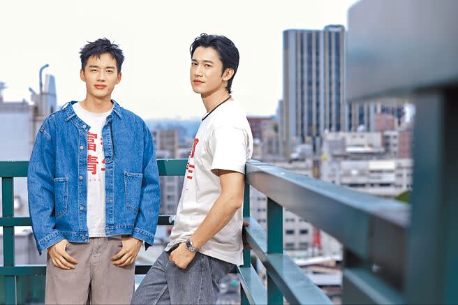 吳慷仁（右）和陳澤耀為主演新片《富都青年》接受本報專訪。（羅永銘攝）