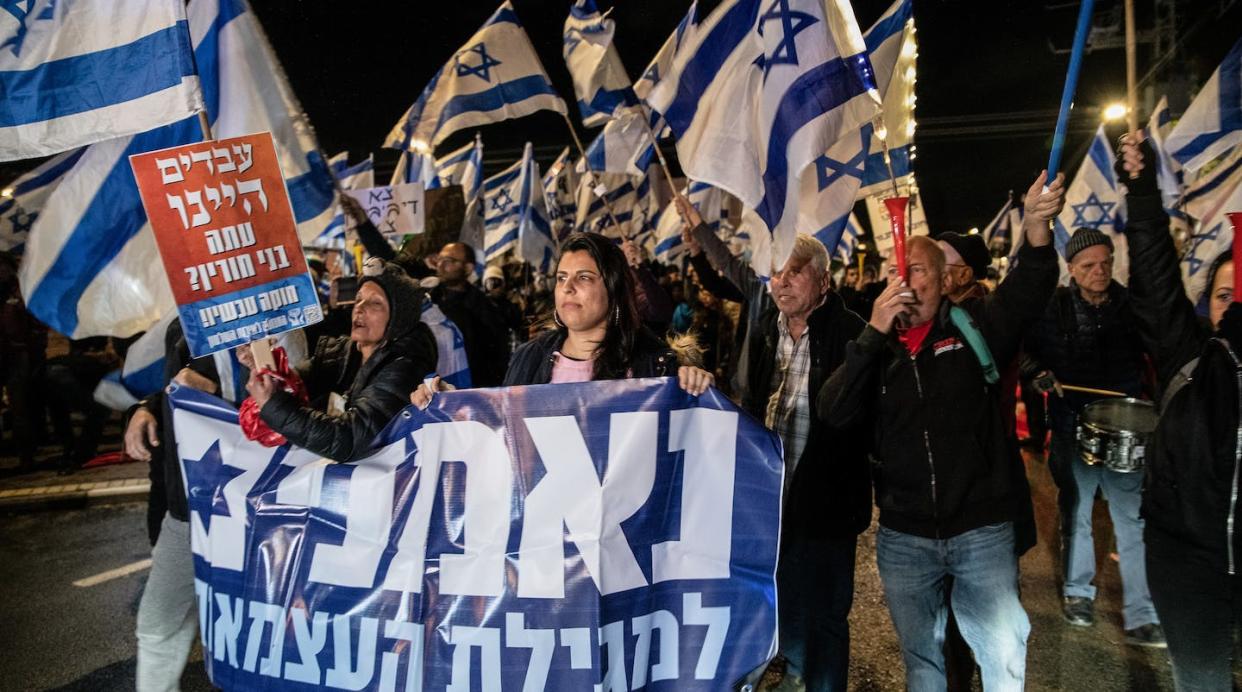 Israeli political conflicts could change the giving patterns of U.S. Jews. <a href="https://www.gettyimages.com/detail/news-photo/anti-reform-protesters-wave-israeli-flags-chant-slogans-and-news-photo/1251806244" rel="nofollow noopener" target="_blank" data-ylk="slk:Matan Golan/SOPA Images/LightRocket via Getty Images;elm:context_link;itc:0;sec:content-canvas" class="link ">Matan Golan/SOPA Images/LightRocket via Getty Images</a>