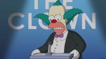 Homer sollte sich nach den ursprünglichen Plänen der Show als Darsteller hinter Krusty dem Clown offenbaren. Deshalb sehen sich beide Charaktere vergleichsweise ähnlich. Kein Wunder also, dass Marge nach der großen Trennung von Homer 2013 anfing, den jüdischen Clown zu daten ... (Bild: 2014 Twentieth Century Fox Film Corporation)