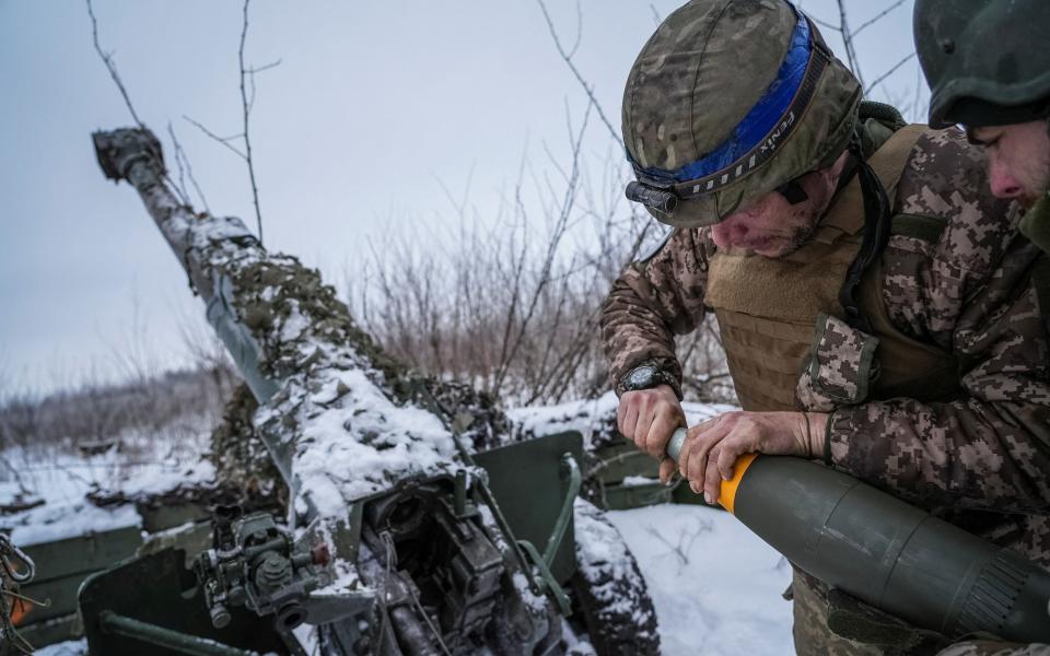 Soldiers prepare to fire artillery on Russian positions