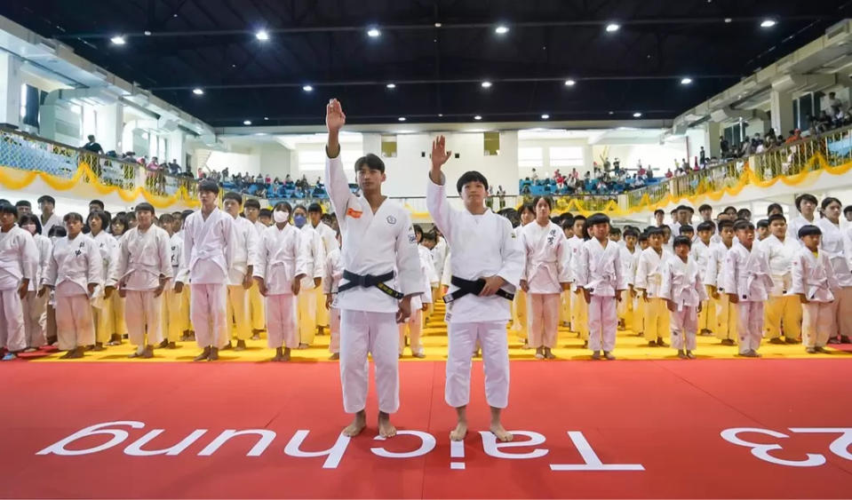 東奧國手楊勇緯及林真豪出席中部五縣市柔道錦標賽開幕典禮。（台中運動局提供）