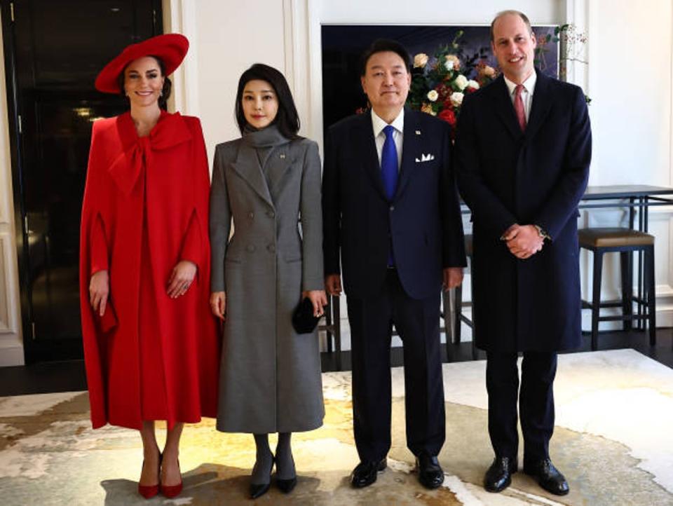 Prince William, Prince of Wales (R) and Catherine, Princess of Wales (L) pose for a photograph with South Korea’s President Yoon Suk Yeol (2R) and his wife Kim Keon Hee at a hotel in central London on the first day of the state visit of President of the Republic of Korea on November 21, 2023 in London (Getty Images)