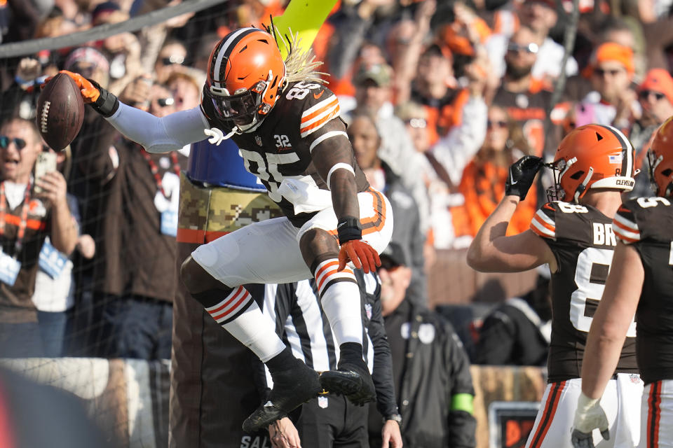 Cleveland Browns tight end David Njoku (85) celebrates after scoring against the Arizona Cardinals during the second half of an NFL football game Sunday, Nov. 5, 2023, in Cleveland. (AP Photo/Sue Ogrocki)