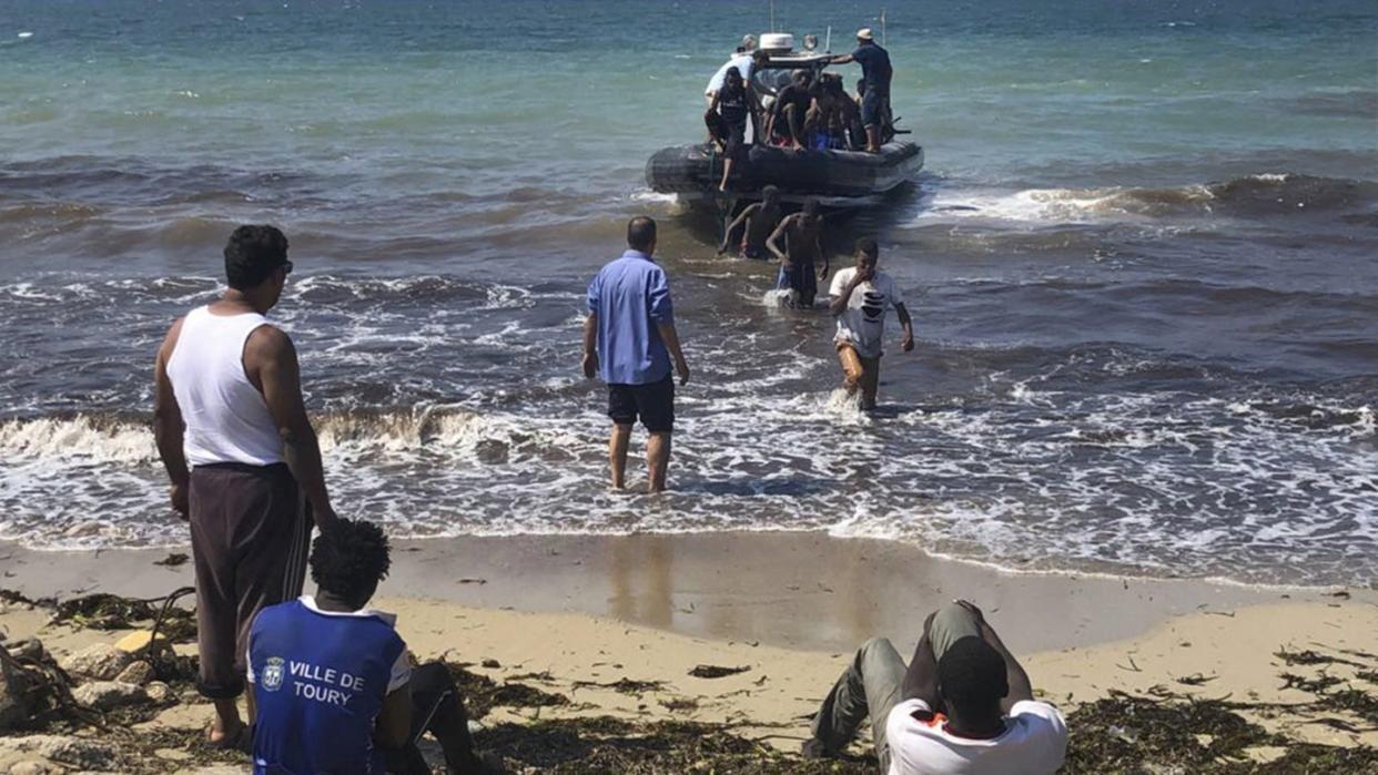 Afrikanische Migranten an der libaschen Küste: In der EU werden die Bemühungen um einen besseren Schutz der Außengrenzen verstärkt. Foto: Libyan Coast Guard/AP