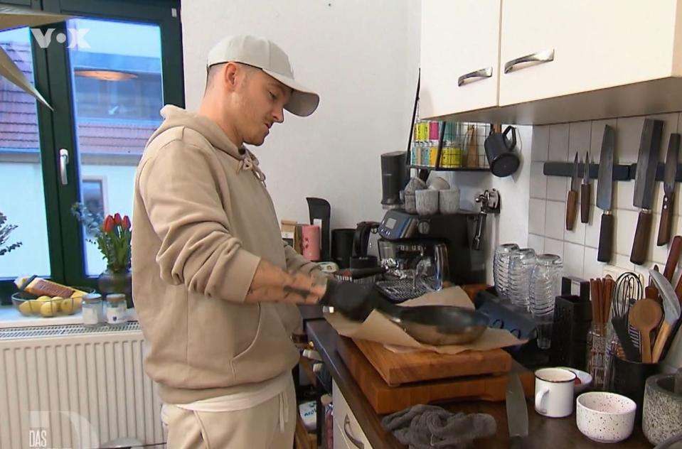 Richard ist in der Küche genauso versiert wie als Rapper. (Bild: RTL)