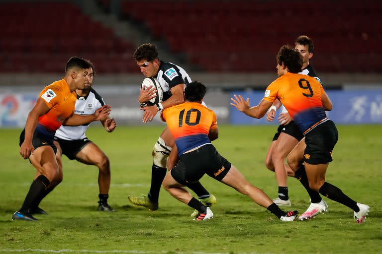 Olimpia Lions tiene muchos rugbiers argentinos, que lo hacen una suerte de Jaguares XV B; varios de ellos son dignos de observaciones de los seleccionadores de UAR.