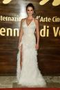 <p>Penelope bewies mit einem fedrigen Paillettenkleid von Atelier Versace ihre modische Stilsicherheit.<br> [Bild: Getty] </p>