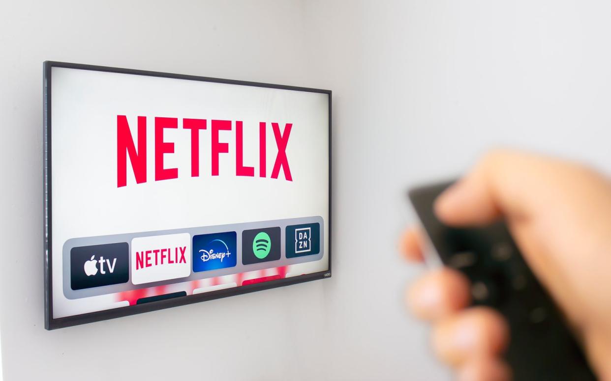 Der Streamingdienst Netflix senkt in über 35 Ländern seine Abopreise, um neue Kundinnen und Kunden akquirieren zu können. Schließlich schläft die Konkurrenz nie... (Bild: Marvin Samuel Tolentino Pineda)