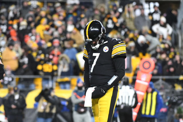 Roethlisberger's No. 7 jersey retired