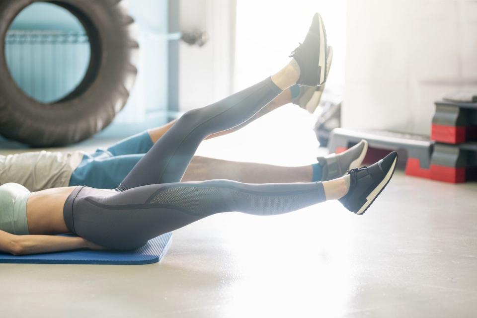 woman doing laying leg raises