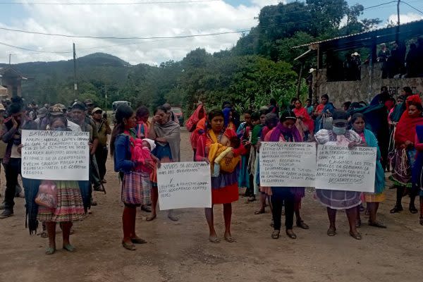  Habitantes de la comunidad de Alcozacán, en el municipio de Chilapa de Álvarez, Guerrero, exigen que se detengan las desapariciones y los asesinatos.
