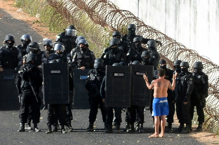 Brazilian riot police negotiate with a delegate representing inmates at the Alcacuz jail near the northeastern city of Natal on January 16, 2017