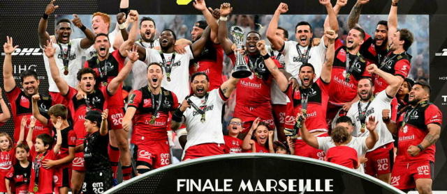 La victorieuse équipe de Lyon, vendredi 27 mai à Marseille.
