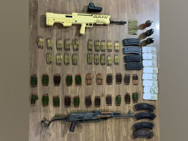 A visual of the arms and ammunition recovered with cash in Jammu and Kashmir. 