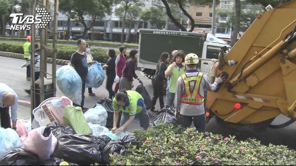 大年初四開始台北市恢復收運一般垃圾、廚餘及資源回收物。（圖／TVBS資料畫面）