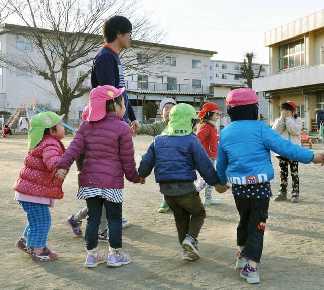 男性幼保工作人員長期以來遭到歧視和偏見。（Photo from KYODO）