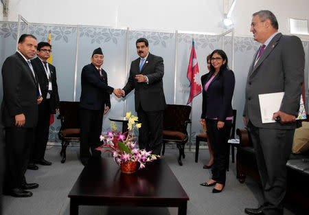 Venezuela's President Nicolas Maduro (C) attends a private meeting with Nanda Kishor Pun (3rd L), Vice President of Nepal, next to Venezuela's Oil Minister and President of the Venezuelan state oil company PDVSA Eulogio del Pino (R) and Venezuela's Foreign Minister Delcy Rodriguez (2nd R), during the 17th Non-Aligned Summit in Porlamar, Venezuela September 18, 2016. Miraflores Palace/Handout via REUTERS