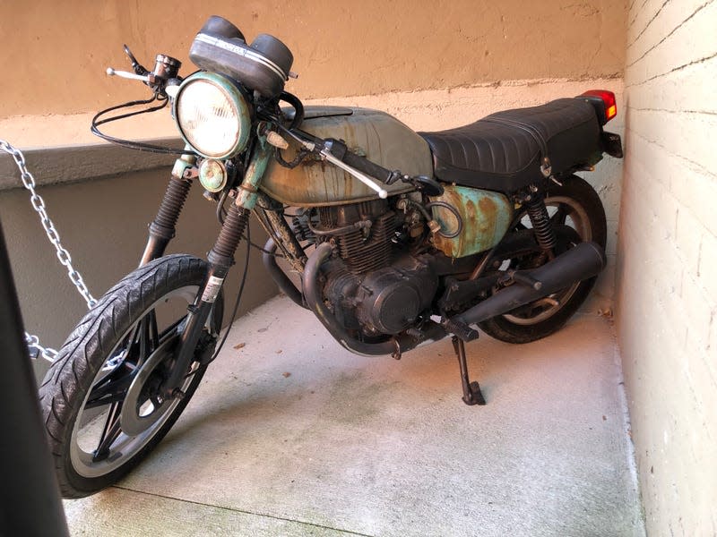 1978 Honda CB400 motorcycle, in a state of disrepair