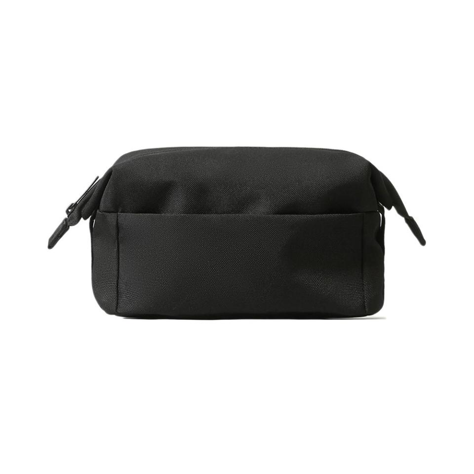 <p><a href="https://go.redirectingat.com?id=74968X1596630&url=https%3A%2F%2Fwww.everlane.com%2Fproducts%2Fmens-renew-catchall-case-black&sref=https%3A%2F%2Fwww.elle.com%2Fbeauty%2Fg27706906%2Fbest-travel-toiletry-bags-women%2F" rel="nofollow noopener" target="_blank" data-ylk="slk:Shop Now;elm:context_link;itc:0;sec:content-canvas" class="link ">Shop Now</a></p><p>The ReNew Catch-All Case</p><p>everlane.com</p><p>$30.00</p><span class="copyright">Courtesy of the brands</span>