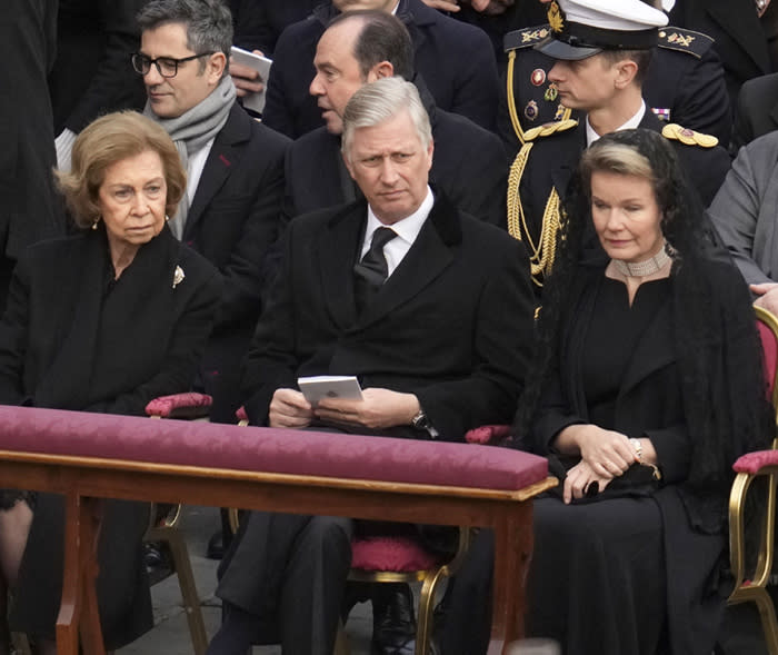 La reina Sofía asiste al funeral de Benedicto XVI