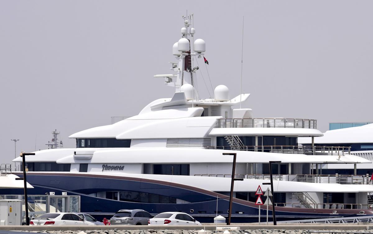 Le yacht de l’oligarque russe le plus riche amarré au paradis de Dubaï