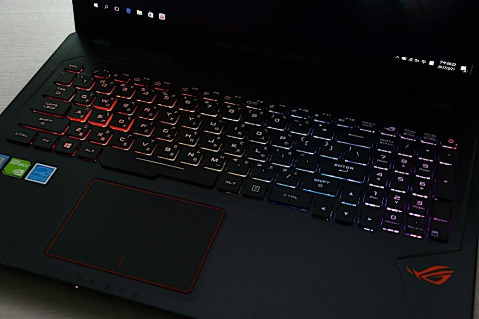 效能畫質一把罩 隨身電競筆電 ASUS ROG Strix GL553VD動手玩