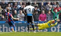 Britain Football Soccer - Newcastle United v Crystal Palace - Barclays Premier League - St James' Park - 30/4/16 Crystal Palace's Yohan Cabaye has his penalty saved by Newcastle's Karl Darlow Reuters / Andrew Yates Livepic