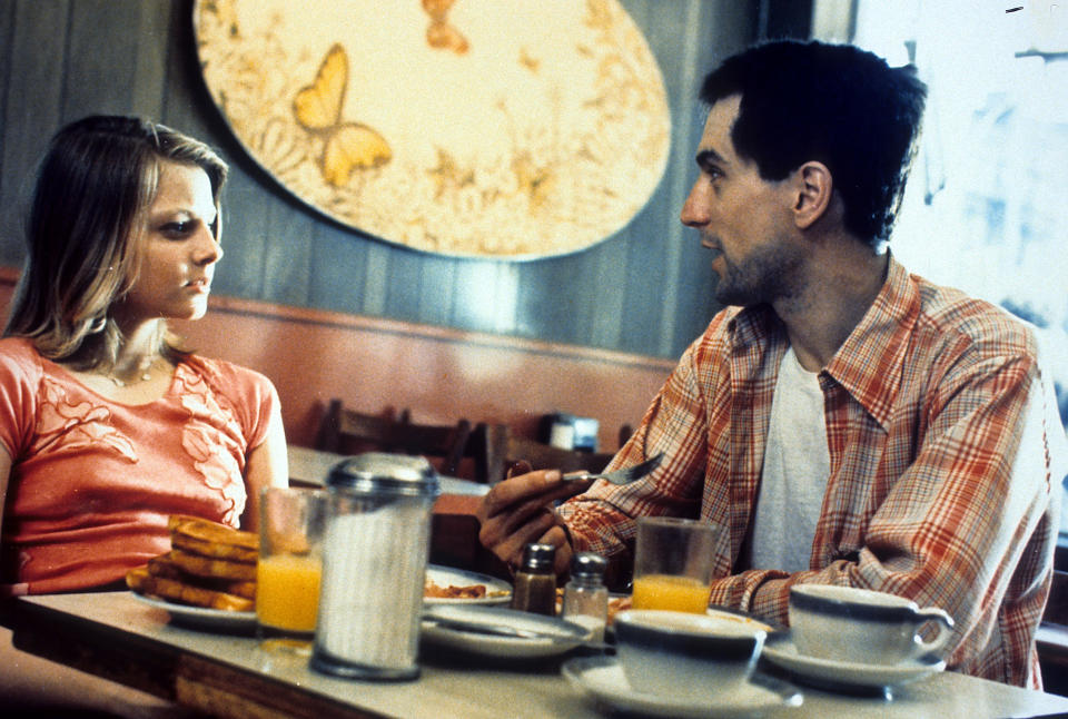 Jodie Foster y Robert De Niro en 'Taxi Driver', 1976. (Foto de Columbia Pictures/Getty Images)