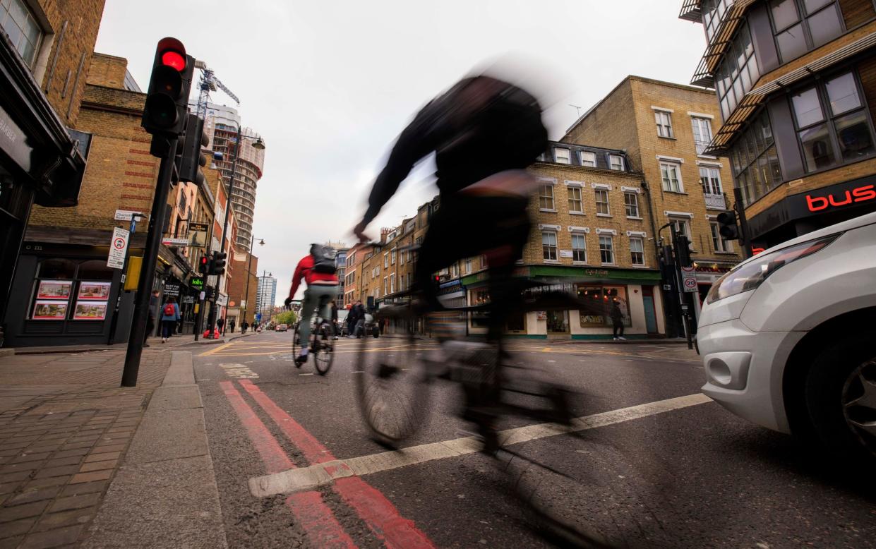 Cyclists - Ex-Met chief calls for cyclists to have licences