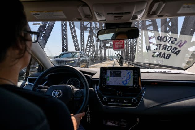 Lori Lamprich, a volunteer driver for Midwest Access Coalition, an abortion fund, drives her car from St. Louis over the Missouri state border to Illinois. (Photo: ANGELA WEISS via Getty Images)