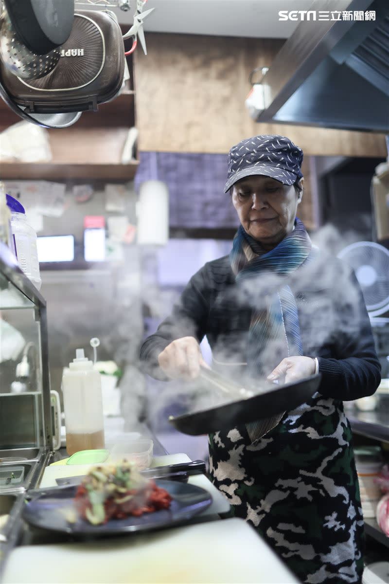 餐廳的素食料理，由林柏辰的外婆一手包辦。（圖／記者鄭孟晃攝影）