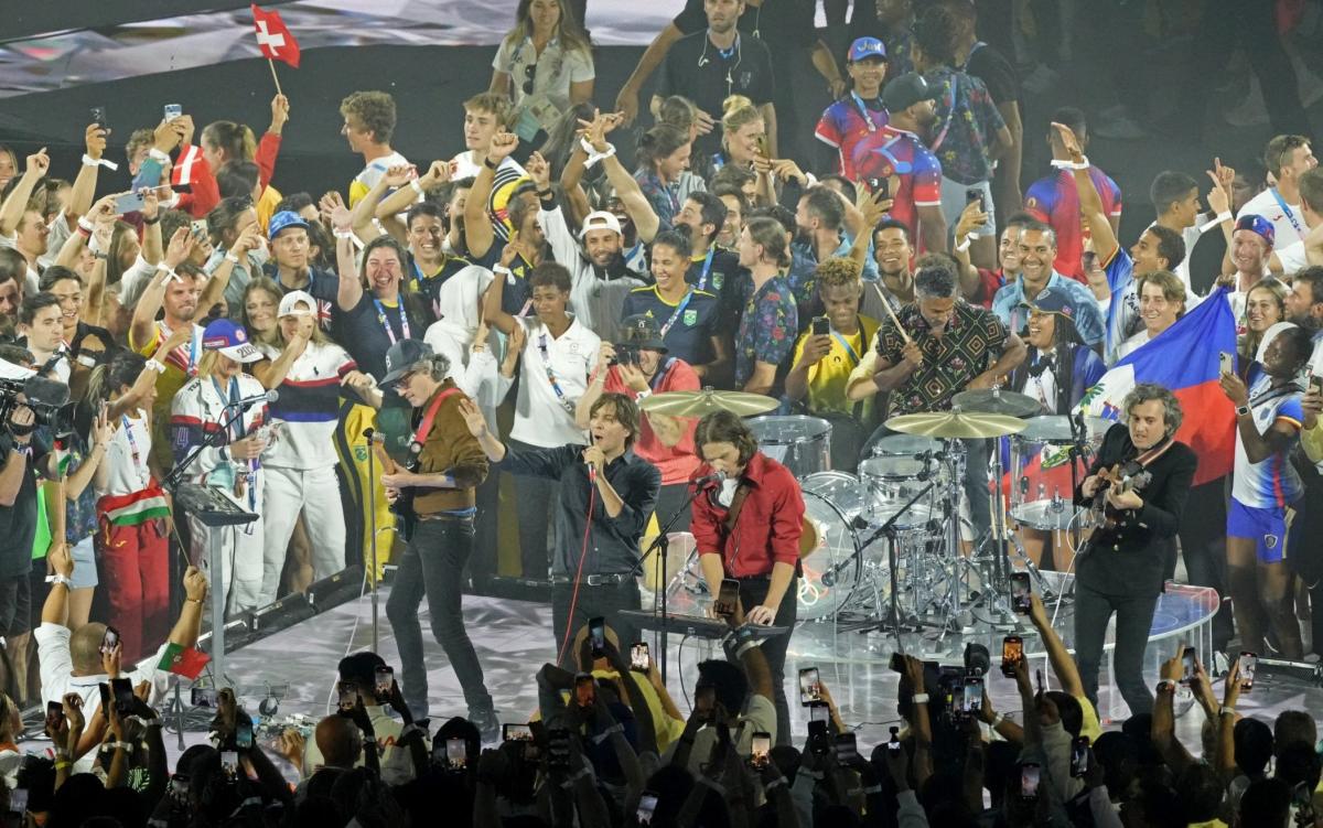 Olympic Games chaos as hundreds of athletes climb onto stage during closing ceremony