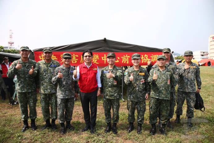 內政部長葉俊榮21日對國軍官兵歷來救災表現，表達肯定與感謝。（軍聞社記者李一豪攝）