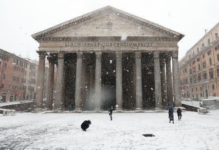 The Pantheon is seen during a heavy snowfall in Rome, Italy February 26, 2018. REUTERS/Remo Casilli
