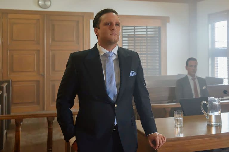 Netflix estrenó los nuevos episodios de la tercera temporada de Luis Miguel, la serie, y mostró el conflicto del músico con la Justicia 