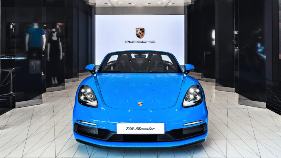 新竹保時捷都會概念店特別展出一部限量周年紀念的Porsche 718 Boxster GTS 4.0。（圖片來源/ 保時捷）