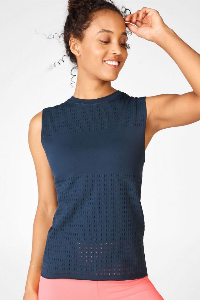 10 Sweat-Wicking Clothing for Women - Cute Moisture-Wicking  DressesHelloGiggles