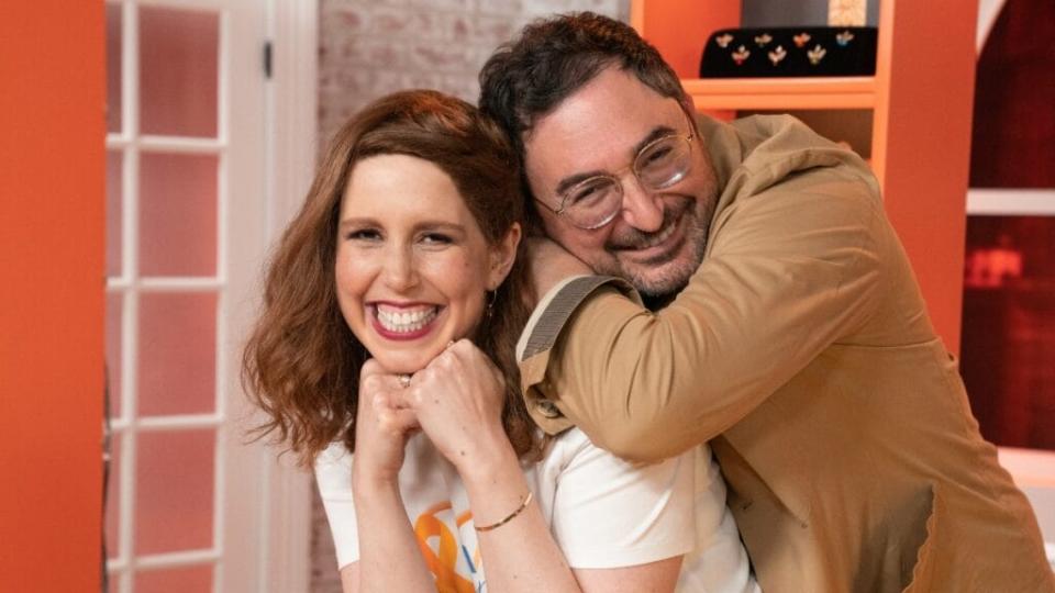 Vanessa Bayer and Jeremy Beiler on the set of I LOVE THAT FOR YOU. Photo Credit: Nicole Wilder/SHOWTIME.