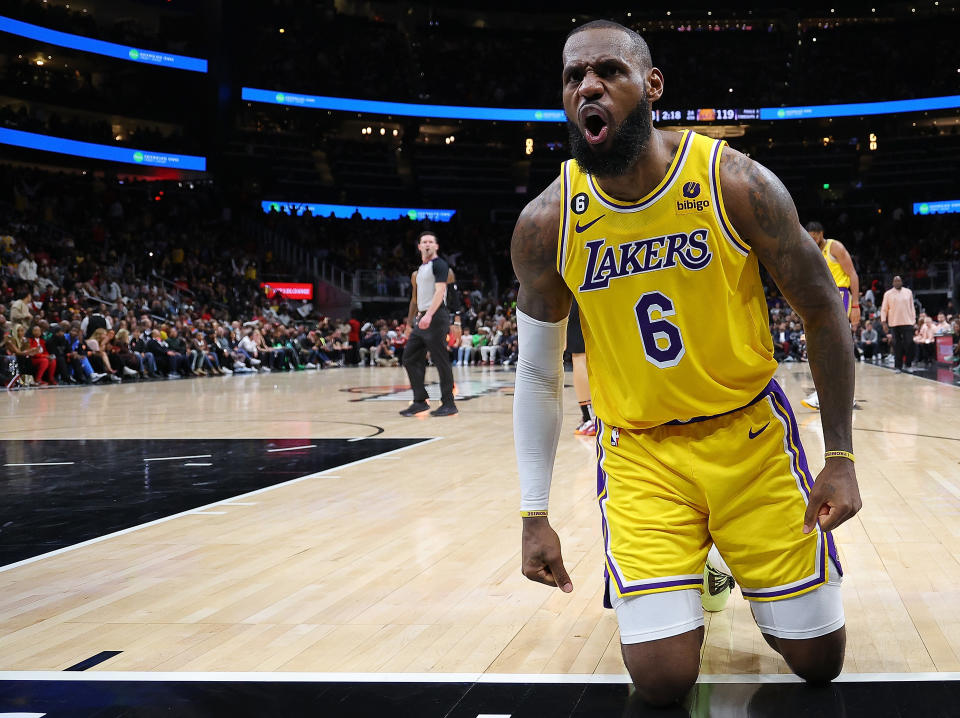 湖人LeBron James在38歲生日時，繳出出47分10籃板9助攻的準大三元成績單。(Photo by Kevin C. Cox/Getty Images)