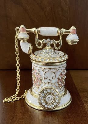 A vintage telephone trinket box for 20% off